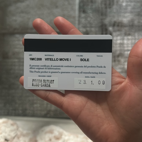 Prada Vitello Move Yellow Cardholder - Picture 4 of 4